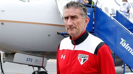 HOME - Desembarque do São Paulo no Peru - Edgardo Bauza (Foto: Ari Ferreira/LANCE!Press)