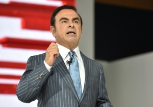 O CEO da Renault, Carlos Ghosn, participa de coletiva de imprensa, em T&oacute;quio, no dia 28 de outubro de 2015