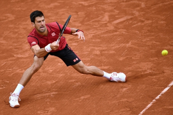 Novak Djokovic em a&ccedil;&atilde;o durante partida contra Tomas Berdych, no torneio de Roland Garros, em Paris, no dia 2 de junho de 2016