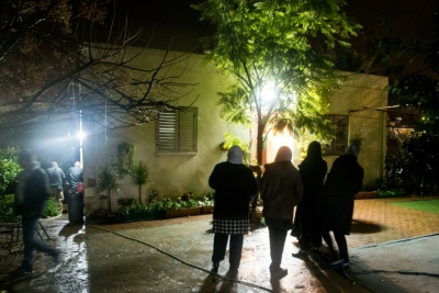 People gather at the site where Israeli special forces shot an Arab Israeli, who was wanted for the murder of three people in a Tel Aviv shooting spree last week, in the Arab Israeli city of Arara, north of Israel, on January 8, 2016. Israeli media showed pictures of Nashaat Melhem's body, who has been on the run since January 1, after allegedly firing on customers at a Tel Aviv bar and neighbouring cafe, killing two people. AFP PHOTO / JACK GUEZ