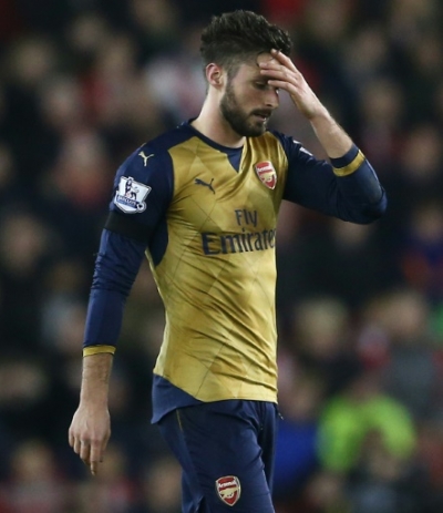 Arsenal's French striker Olivier Giroud reacts during the English Premier League football match between Southampton and Arsenal at St Mary's Stadium in Southampton, southern England on December 26, 2015. Southampton won the game 4-0. AFP PHOTO / JUSTIN TALLIS RESTRICTED TO EDITORIAL USE. NO USE WITH UNAUTHORIZED AUDIO, VIDEO, DATA, FIXTURE LISTS, CLUB/LEAGUE LOGOS OR 'LIVE' SERVICES. ONLINE IN-MATCH USE LIMITED TO 75 IMAGES, NO VIDEO EMULATION. NO USE IN BETTING, GAMES OR SINGLE CLUB/LEAGUE/PLAYER PUBLICATIONS.