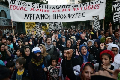 Pessoas protestam por abertura de fronteiras, em Atenas, no dia 30 de mar&ccedil;o de 2016