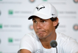 Rafael Nadal participa de coletiva de imprensa, em Paris, no dia 27 de maio de 2016