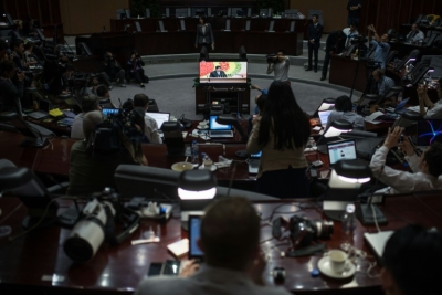 (8 mai) Jornalistas assistem em Pyongyang a um discurso do l&iacute;der norte-coreano