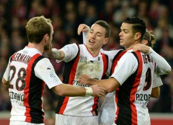 Jogadores do Nice comemoram gol durante partida contra o Lille, em Villeneuve-d'Ascq, no dia 10 de janeiro de 2016
