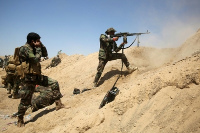 Membros das for&ccedil;as iraquianas s&atilde;o vistos pr&oacute;ximos &agrave; vila de Al-Sejar, no norte de Fallujah, no dia 26 de maio de 2016