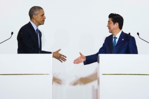 O presidente americano, Barack Obama (E), e o primeiro-ministro japon&ecirc;s, Shinzo Abe, em Shima, Jap&atilde;o, no dia 25 de maio de 2016