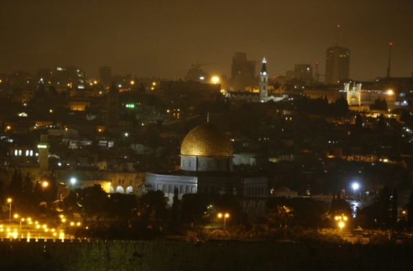 A prefeitura de Jerusal&eacute;m, que enfrenta uma crise financeira end&ecirc;mica agravada pelos ataques palestinos nos &uacute;ltimos meses, ir&aacute; suprimir mais de 2.000 empregos municipais, de acordo com um comunicado publicado nesta sexta-feira.