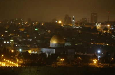 A prefeitura de Jerusal&eacute;m, que enfrenta uma crise financeira end&ecirc;mica agravada pelos ataques palestinos nos &uacute;ltimos meses, ir&aacute; suprimir mais de 2.000 empregos municipais, de acordo com um comunicado publicado nesta sexta-feira.