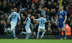 Jogadores do Manchester City comemoram gol durante partida contra o Everton, em Manchester, no dia 27 de janeiro de 2016