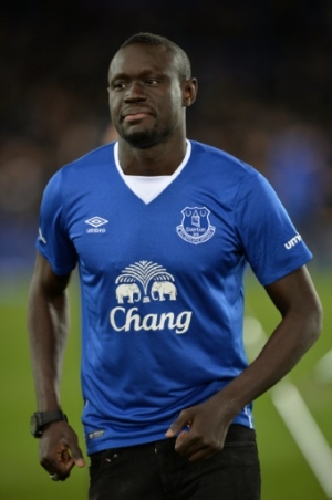 Everton's Senegalese striker Oumar Niasse greets the crowd before the English Premier League football match between Everton and Newcastle United at Goodison Park in Liverpool, north west England on February 3, 2016.