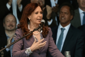 A presidente argentina em fim de mandato, Cristina Kirchner, em Moron, prov&iacute;ncia de Buenos Aires, no dia 25 de novembro de 2015