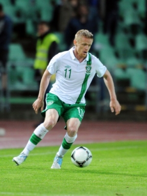 Ireland's striker Damien Duff runs with the ball during the friendly match against Hungary at Budapest's Puskas Stadium on June 4, 2012 in preparation for the Euro 2012 football championship, which will take place in Poland and Ukraine from June 8 to July 1. AFP PHOTO / ATTILA KISBENEDEK