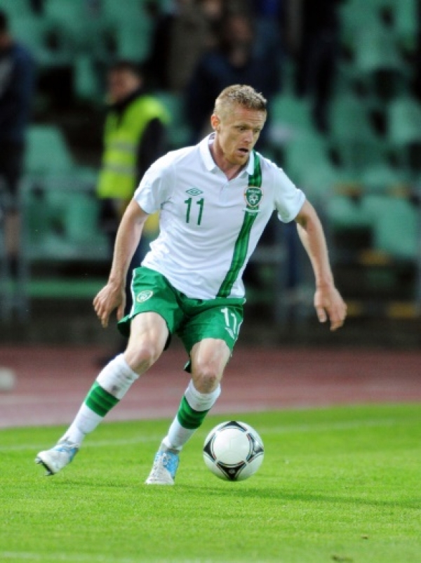 Ireland's striker Damien Duff runs with the ball during the friendly match against Hungary at Budapest's Puskas Stadium on June 4, 2012 in preparation for the Euro 2012 football championship, which will take place in Poland and Ukraine from June 8 to July 1. AFP PHOTO / ATTILA KISBENEDEK