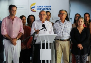 Humberto de la Calle (c), negociador do governo colombiano, em 19 de novembro de 2015 em Havana