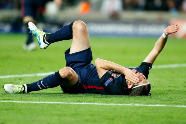 Filipe Lu&iacute;s, do Atl&eacute;tico de Madri, durante partida contra o Barcelona, em Barcelona, no dia 5 de abril de 2016