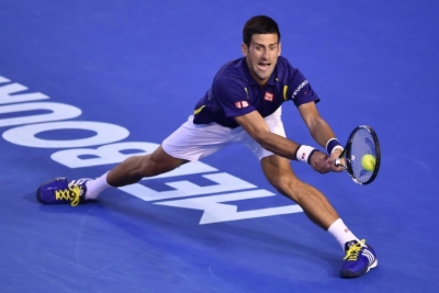 Novak Djokovic em a&ccedil;&atilde;o durante partida contra Roger Federer, em Melbourne, no dia 28 de janeiro de 2016