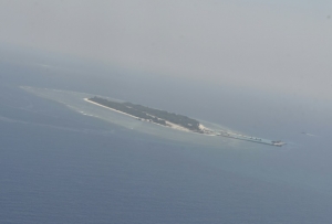 (Arquivo) Vista a&eacute;rea de ilha no Mar da China meridional, no dia 23 de mar&ccedil;o de 2016