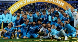 Zenit St. Petersburg&rsquo;s players pose with the trophy after winning their Russian Super Cup match against Lokomotiv Moscow at the Petrovsky stadium in St. Petersburg on July 12, 2015. AFP PHOTO / OLGA MALTSEVA