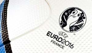 Logo da Eurocopa &eacute; vista na bola ofical do campeonato, em F&uuml;rth, Alemanha, no dia 12 de maio de 2016