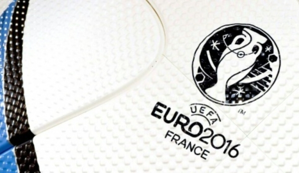 Logo da Eurocopa &eacute; vista na bola ofical do campeonato, em F&uuml;rth, Alemanha, no dia 12 de maio de 2016