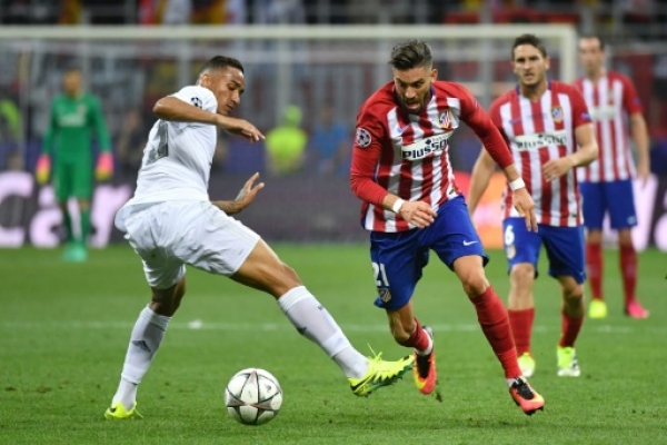 Real Madrid's Brazilian defender Danilo (L) and Atletico Madrid's Belgian forward Yannick Ferreira Carrasco fight for the ball during the UEFA Champions League final football match between Real Madrid and Atletico Madrid at San Siro Stadium in Milan, on May 28, 2016.