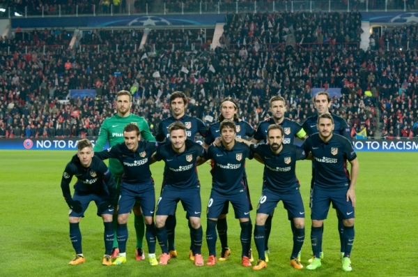Os jogadores do Atl&eacute;tico de Madrid antes de partida contra o PSV Eindhoven, em Eindhoven, no dia 24 de fevereiro de 2016