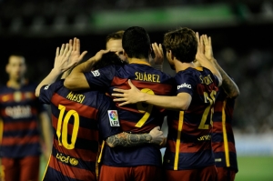 Jogadores do Barcelona comemoram gol durante partida contra o Sevilla, em Sevilha, no dia 30 de abril de 2016