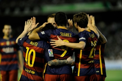Jogadores do Barcelona comemoram gol durante partida contra o Sevilla, em Sevilha, no dia 30 de abril de 2016