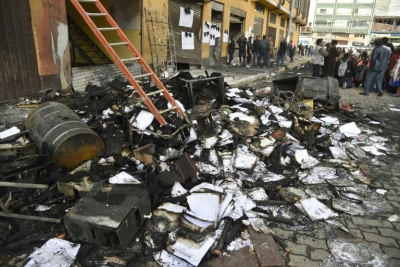Destrui&ccedil;&atilde;o ap&oacute;s saque e inc&ecirc;ndio na prefeitura de El Alto, Bol&iacute;via, no dia 17 de fevereiro de 2016