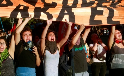 Estudantes protestam por universidades gratuitas, em Santiago, no dia 22 de dezembro de 2015