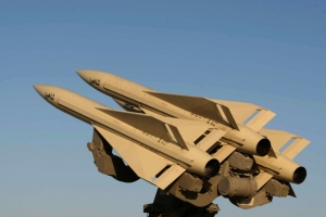 (Arquivo) Imagem de m&iacute;sseis iranianos 'Shahin' em Teer&atilde; no dia 11 de abril de 2010