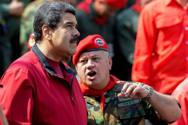 O presidente venezuelano, Nicol&aacute;s Maduro (E), e o ex-presidente da Assembleia Nacional, Diosdado Cabello, em Caracas, no dia 4 de fevereiro de 2016
