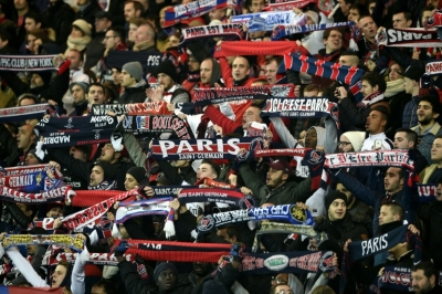 Torcedores do Paris Saint-Germain, em Paris, no dia 13 de dezembro de 2015