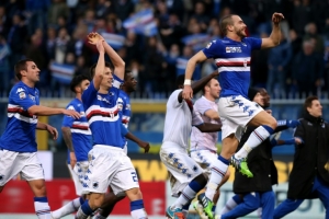 (Arquivo) Jogadores do Sampdoria comemoram vit&oacute;ria sobre o Empoli, em G&ecirc;nova, no dia 11 de janeiro de 2015