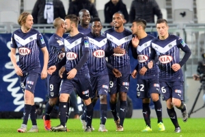 Jogadores do Bordeaux comemoram gol durante partida contra o Lorient, em Bordeaux, no dia 12 de janeiro de 2016
