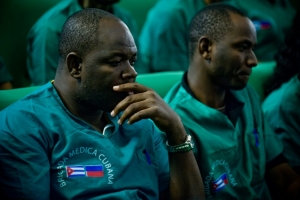 (Arquivo) M&eacute;dicos cubanos, em Havana, no dia 10 de fevereiro de 2010