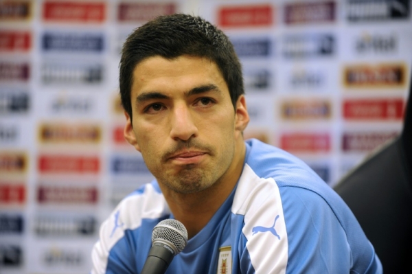Luis Su&aacute;rez participa de coletiva de imprensa, em Montevid&eacute;u, no dia 22 de mar&ccedil;o de 2016