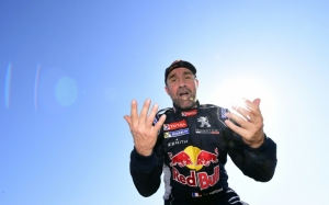 Stephane Peterhansel vibra depois de conquistar seu 12&ordm; t&iacute;tulo no Rally Dakar, em 16 de janeiro, em Rosario