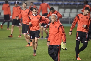 Jogadores do River Plate participam de treino, em Osaka, Jap&atilde;o, no dia 15 de dezembro de 2015