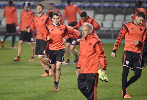Jogadores do River Plate participam de treino, em Osaka, Jap&atilde;o, no dia 15 de dezembro de 2015