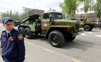 Cinco soldados ucranianos e dois rebeldes pr&oacute;-russos morreram em combates no leste da Ucr&acirc;nia, o segundo pior balan&ccedil;o em 24 horas desde o in&iacute;cio do ano, anunciaram neste domingo o ex&eacute;rcito ucraniano e as autoridades separatistas.