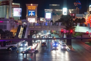 Pol&iacute;cia bloqueia avenida de Las Vegas ap&oacute;s o atropelamento de v&aacute;rias pessoas no domingo &agrave; noite