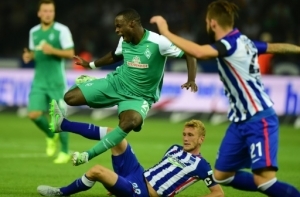 Hertha's Fabian Lustenberger fouls Bremen's Nigerian forward Anthony Ujah (L) during the German first division Bundesliga football match Hertha BSC Berlin vs SV Werder Bremen in Berlin, on August 21, 2015. AFP PHOTO / JOHN MACDOUGALL RESTRICTIONS: DURING MATCH TIME: DFL RULES TO LIMIT THE ONLINE USAGE TO 15 PICTURES PER MATCH AND FORBID IMAGE SEQUENCES TO SIMULATE VIDEO. == RESTRICTED TO EDITORIAL USE == FOR FURTHER QUERIES PLEASE CONTACT DFL DIRECTLY AT + 49 69 650050.