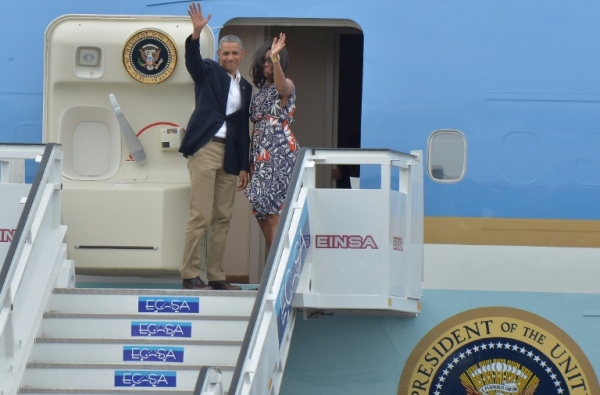 O presidente americano, Barack Obama, e a primeira-dama, Michelle Obama, deixam Havana, no dia 22 de mar&ccedil;o de 2016