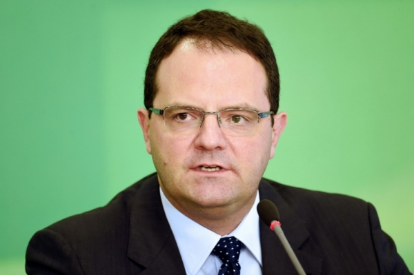 O novo ministro da Fazenda do Brasil, Nelson Barbosa, participa de coletiva de imprensa, em Bras&iacute;lia, no dia 18 de dezembro de 2015