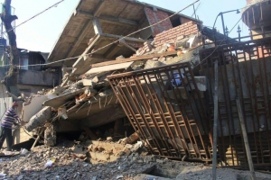 Terremoto de 6,7 graus provocou o desabamento de edif&iacute;cios em Imphal, cidade mais pr&oacute;xima do epicentro