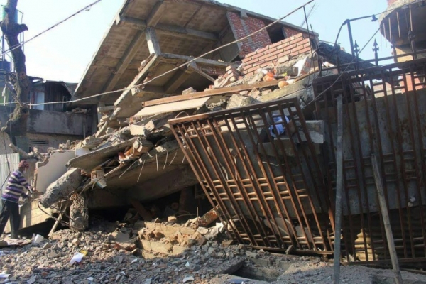 Terremoto de 6,7 graus provocou o desabamento de edif&iacute;cios em Imphal, cidade mais pr&oacute;xima do epicentro