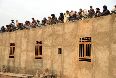 (Arquivo) Talib&atilde;s afeg&atilde;os s&atilde;o vistos em Bakwah, Afeganist&atilde;o, no dia 3 de novembro de 2015