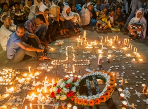 Membros da comunidade eritreia em Israel prestam homenagem a Habtom Zarhum, linchado por israelenses, em Tel Aviv, no dia 21 de outubro de 2015